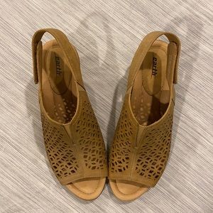 Earth Cascade Leather Wedge, Camel - Size 11